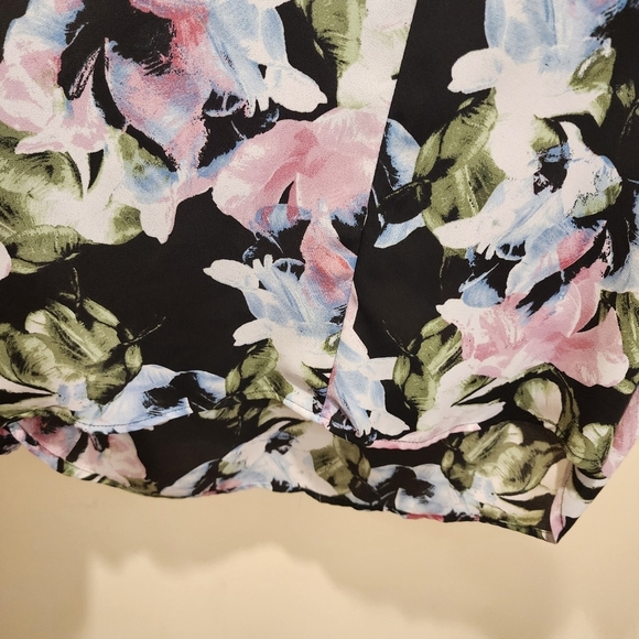 Vince Camuto Womens Floral Long Sleeves V Neck Blouse size S - Picture 7 of 10